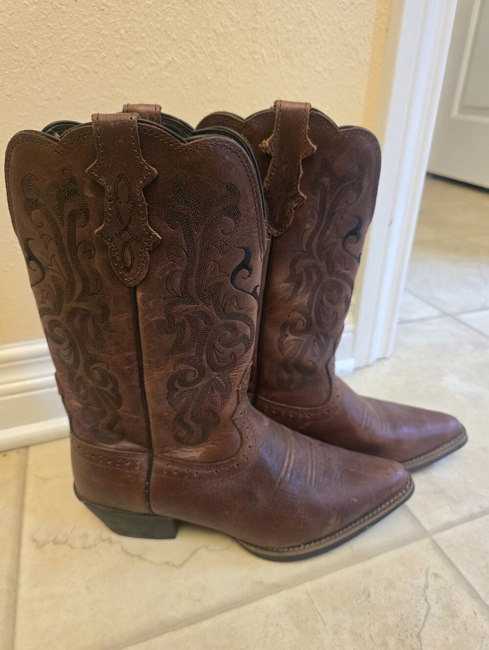 Justin Women's Western Leather Cowboy Boots - Brown
